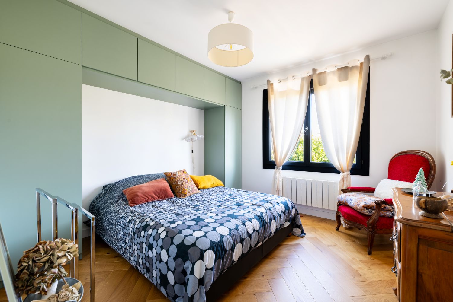 Chambre parentale meuble vert