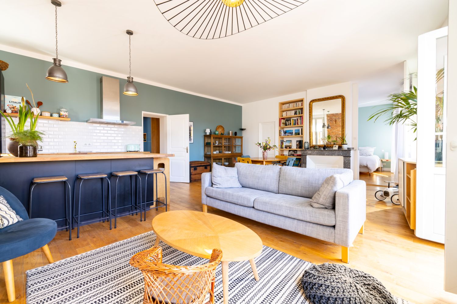 Salon contemporain chic